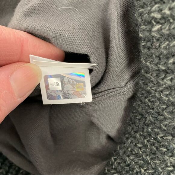 North Face Classic Knit Beanie Grey Hat - Picture 2 of 8